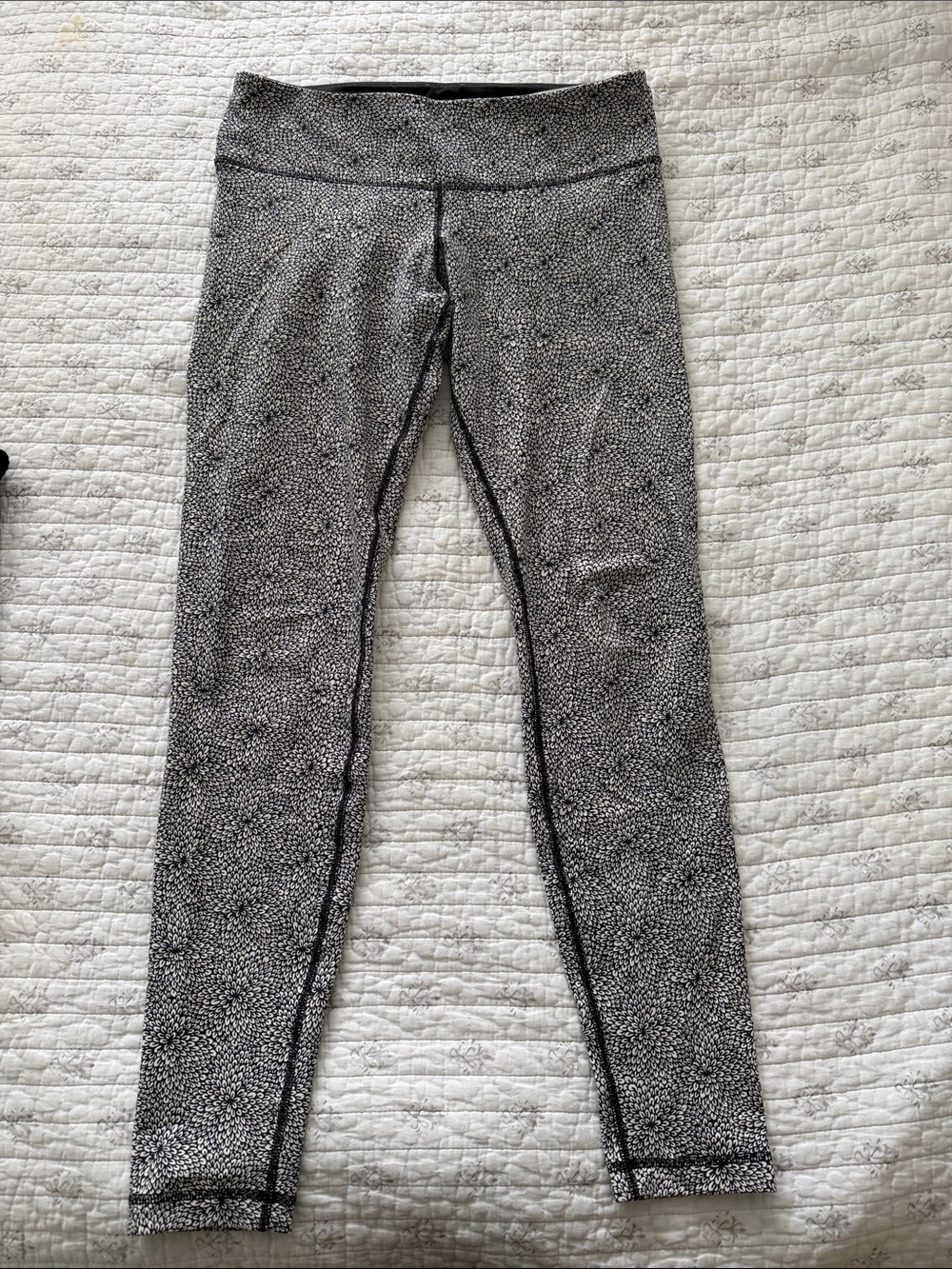 lululemon athletica Black Leggings with Light Gray Interior Tag Detail